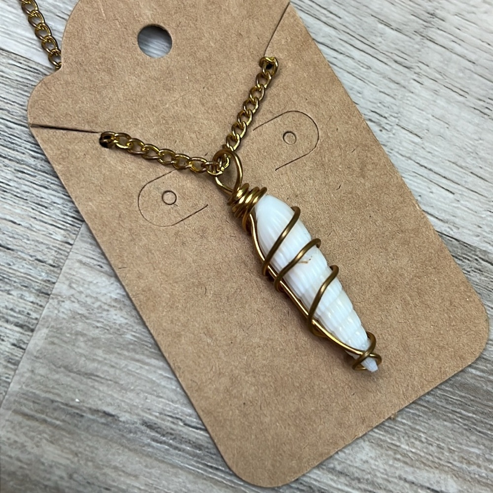 Natural Shell Wrapped Pendant Necklace - Picture 6 of 9